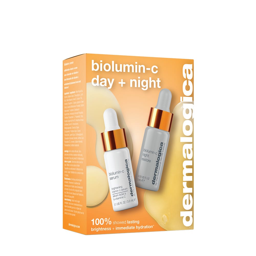 Biolumin-C Day + Night – Dein Geschenk! Verpackung mit zwei Serumflaschen vor orangefarbenem Hintergrund, Produktvorteile auf der Schachtel; kein Verkaufsartikel.