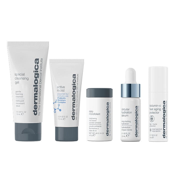 Fünf Dermalogica-Hautpflege-Minis zum Preis von 35 €, darunter Tuben, Tiegel und eine Tropfflasche mit BioLumin-C-Serum, sind vor einem weißen Hintergrund aufgereiht.