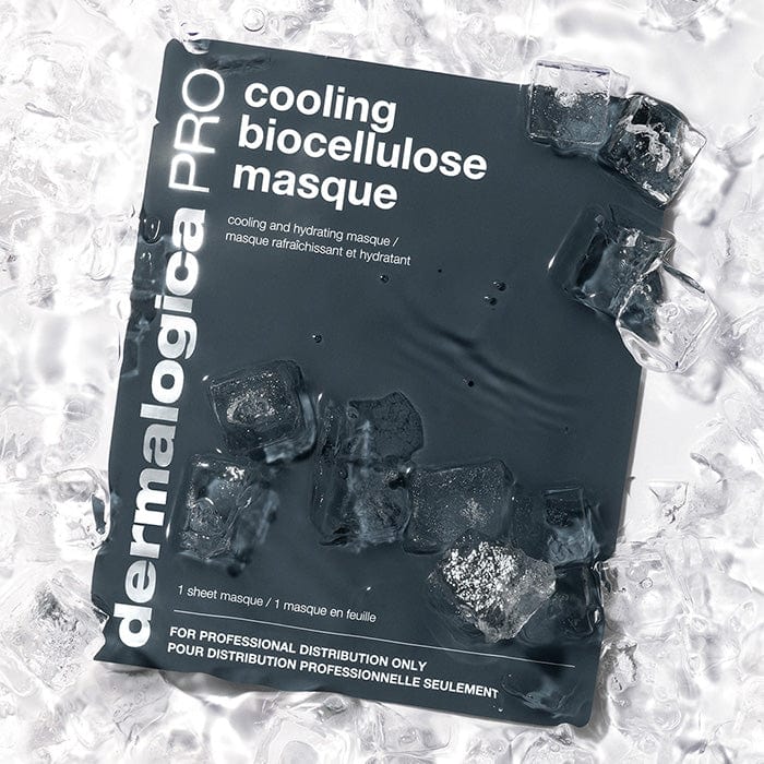 Die Verpackung des Dermalogica PRO Pen Kits, ergänzt durch Eiswürfel, verbessert Behandlungen wie Microneedling mit präzisem Nadeln unter Verwendung der kühlenden Biocellulose-Maske, steigert die Widerstandsfähigkeit der Haut und stärkt die Hautbarriere.