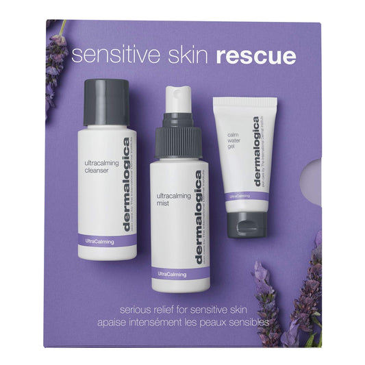 Drei Hautpflegeprodukte von Dermalogica mit der Aufschrift 'UltraCalming' auf einem lila Hintergrund, umgeben von Lavendelzweigen.