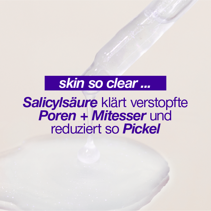 Tropfen einer klaren Flüssigkeit auf einer weißen Oberfläche mit Text, der die Vorteile von Salicylsäure für die Haut beschreibt.