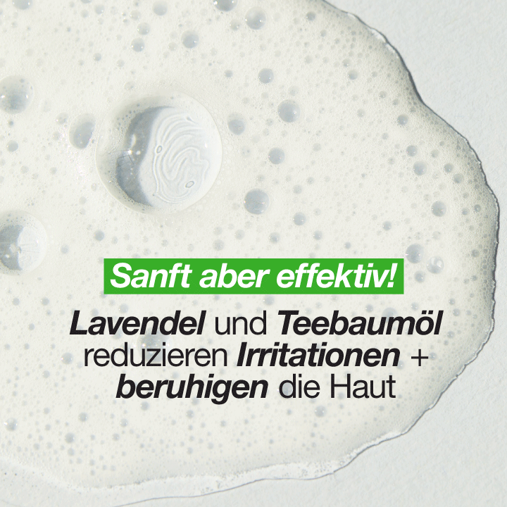 Nahaufnahme einer cremigen Substanz mit Tropfen und dem Text "Sanft aber effektiv! Lavendel und Teebaumöl reduzieren Irritationen + beruhigen die Haut".