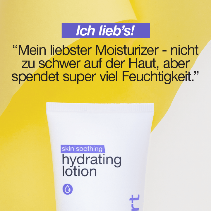 Hautpflegeprodukt "skin soothing hydrating lotion" auf gelbem Hintergrund mit Kundenbewertung "Ich lieb's! Mein liebster Moisturizer - nicht zu schwer auf der Haut, aber spendet super viel Feuchtigkeit."
