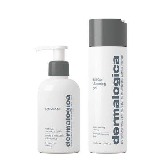 Zwei Flaschen von Dermalogica Hautpflegeprodukten, PreCleanse und Special Cleansing Gel, nebeneinander aufgestellt.