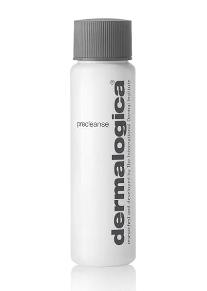 Eine Flasche PreCleanse 150 ml, die die Hautbarriere der Haut verbessert, auf weißem Hintergrund.