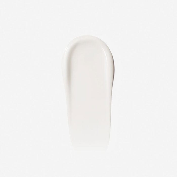 Eine weiße Schale gefüllt mit Pro-Collagen Banking Serum, aufpolsterndes Serum, auf einer weißen Oberfläche.