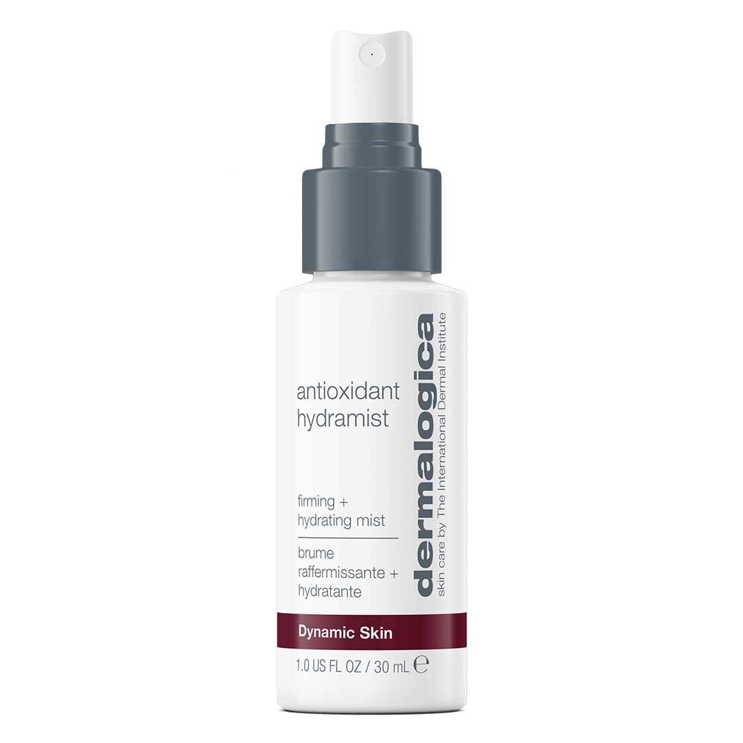 Eine weiße 30-ml-Sprühflasche Antioxidant HydraMist, ein Gesichtsspray zur Straffung, Feuchtigkeitsversorgung und zum antioxidativen Schutz dynamischer Haut.