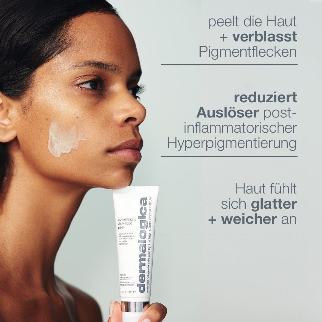 Eine Frau hält eine Tube Presell PowerBright Dark Spot Peel | Peeling gegen Pigmentflecken-Creme.