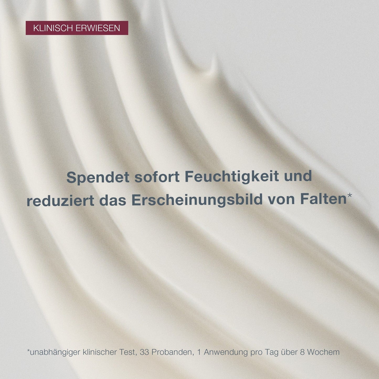 Nahaufnahme einer glatten, weißen Dynamic Skin Recovery SPF50-Creme mit einem Text auf Deutsch, der ihre klinisch nachgewiesene feuchtigkeitsspendende und faltenreduzierende Wirkung anpreist.