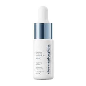 Eine weiße 10-ml-Flasche (0,34 US FL OZ) des Circular Hydration Serum | Feuchtigkeitsserum von , ausgestattet mit einer blauen Tropferkappe und mit Hyaluronsäure für anhaltende Feuchtigkeitsversorgung angereichert.