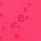 Wassertropfen auf einer ebenen pinkfarbenen Oberfläche.