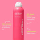 Eine pinkfarbene Flasche Clarifying Body Spray von Dermalogica Clear Start gegen einen pinken Hintergrund.