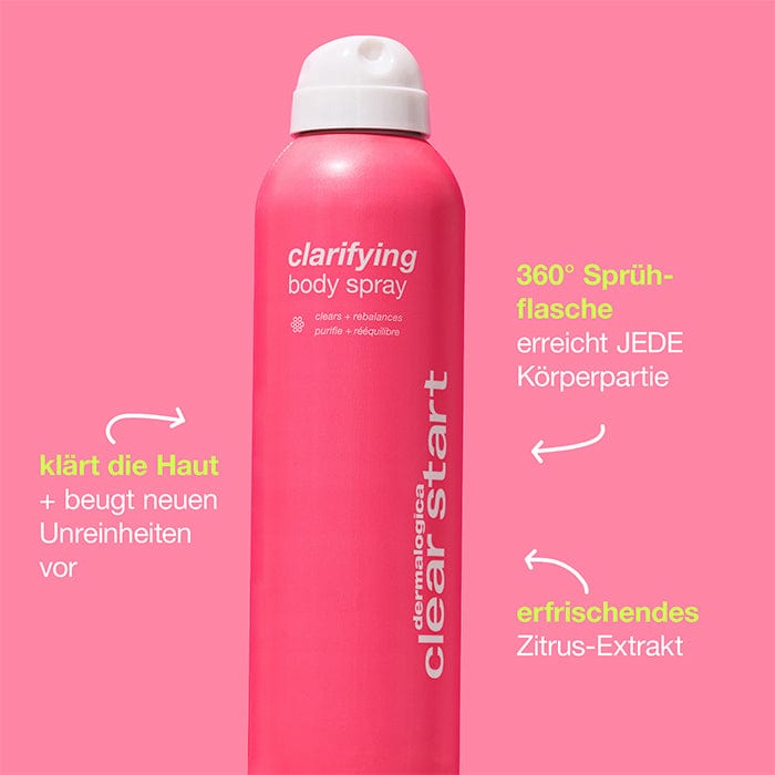 Eine pinkfarbene Flasche Clarifying Body Spray von Dermalogica Clear Start gegen einen pinken Hintergrund.