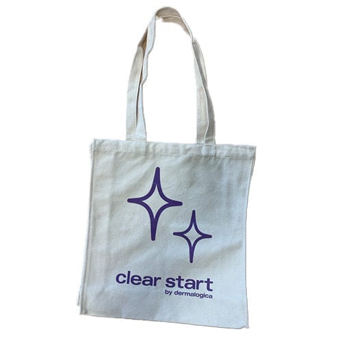 Die Twinkle Tote Bag - Dein Geschenk ist eine weiße Canvas-Tragetasche mit zwei violetten Sternen und dem Text „Clear Start by Dermalogica“. Dieser exklusive Artikel ist als „Kein Verkaufsprodukt“ gekennzeichnet und eine einzigartige Ergänzung für Ihre Sammlung.