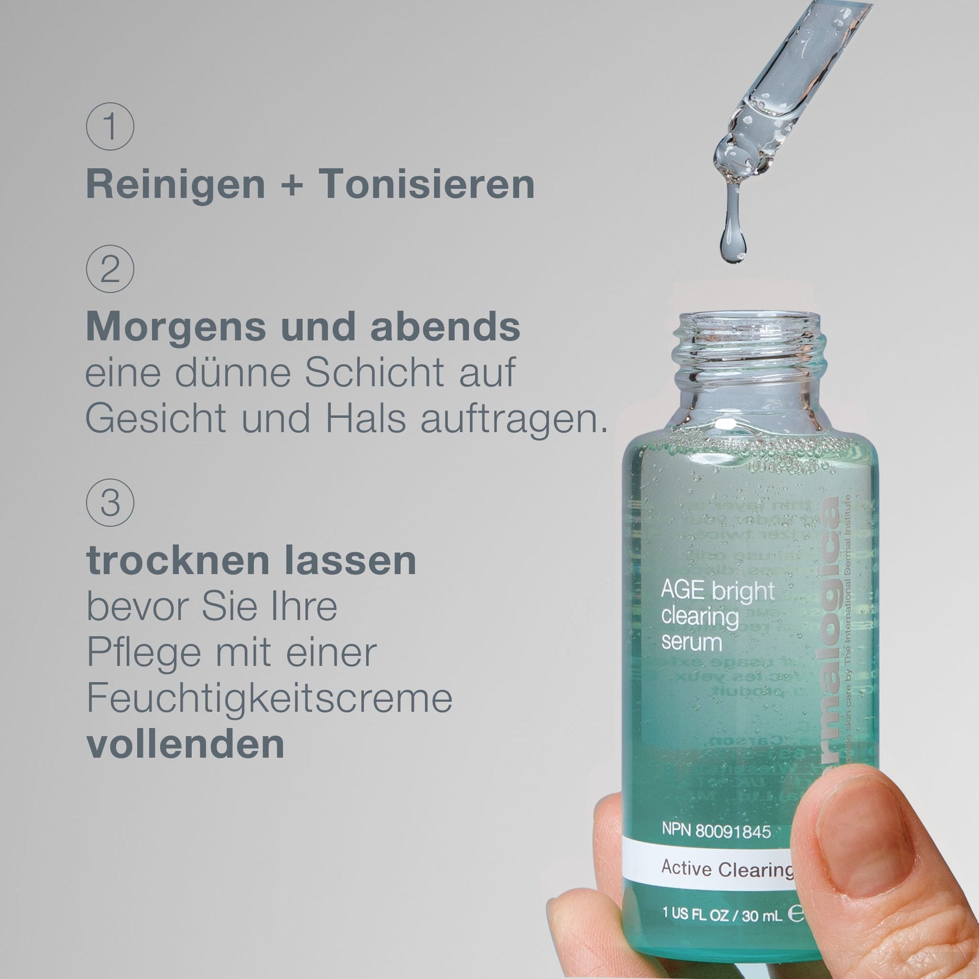 Eine Hand hält eine Flasche AGE Bright Clearing Serum-ein Serum mit Salicylsäure gegen Erwachsenenakne und Pigmentflecken-neben deutschen Schritt-für-Schritt-Anweisungen, während der Tropfer Serum über die Flasche gibt.