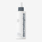 Eine weiße 250-ml-Flasche „Multi Active Toner“ mit Sprühkopf und grauem Logo spendet der Haut Feuchtigkeit und erfrischt sie als Teil einer veganen Hautpflege.