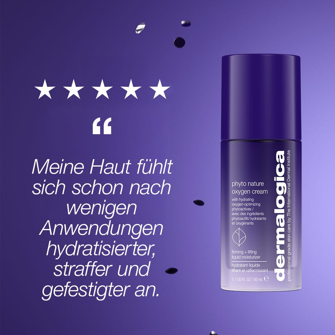 Eine violette Flasche des „The Expert Lift Set“ vor violettem Hintergrund mit einem deutschen Kundenbericht und fünf weißen Sternen darüber, die die innovative „Phyto Nature Trio“-Formel für die Langlebigkeit der Haut und den wirksamen Schutz vor Hautalterung hervorheben.