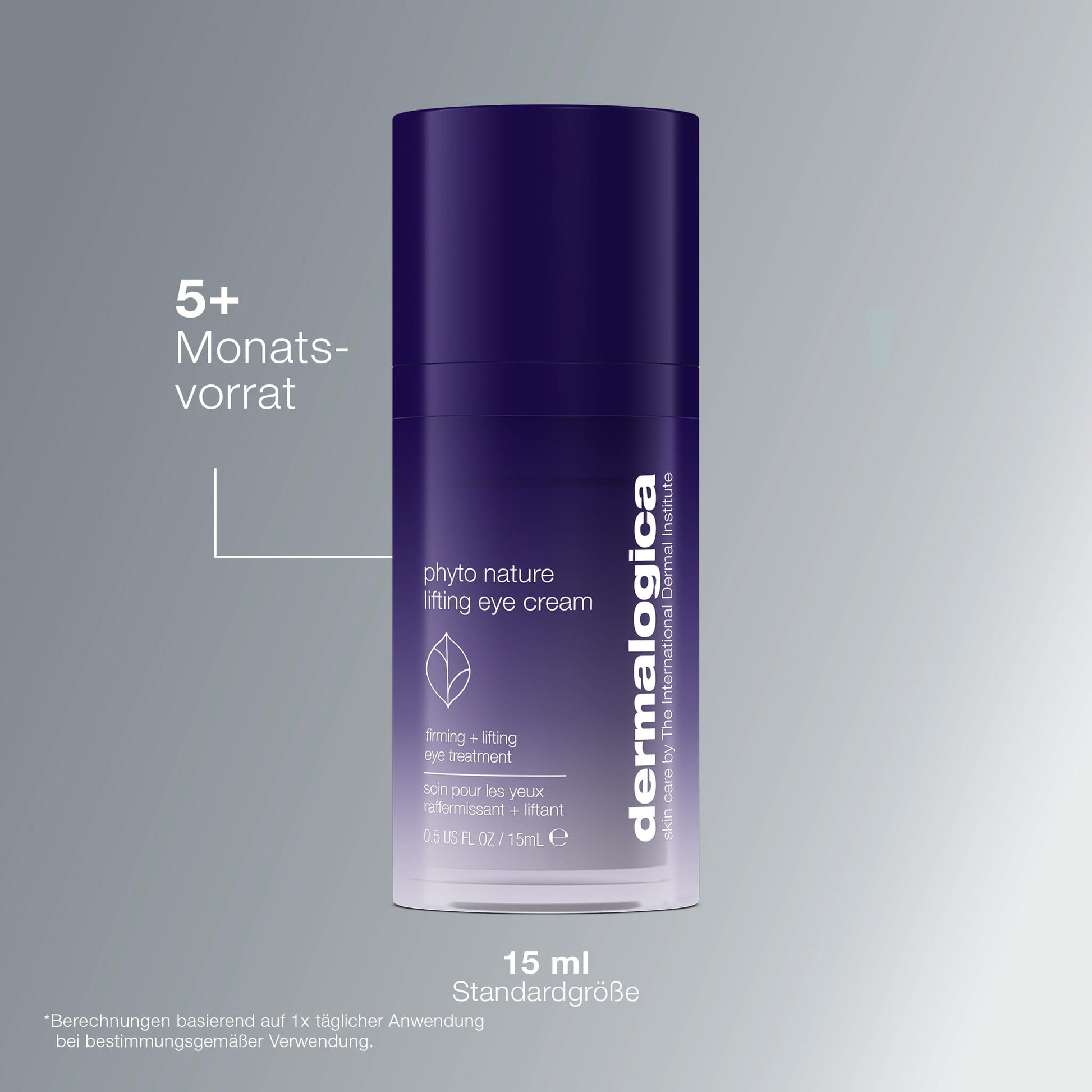 Eine 15-ml-Flasche Phyto Nature Lifting Eye Cream, beschriftet als 5+ Monatsvorrat für Augenlidstraffung und sichtbaren Lifting-Effekt, abgebildet auf einem grauen Hintergrund mit Farbverlauf.