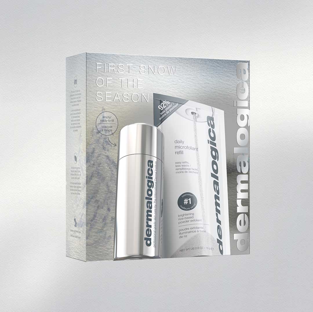 Dermalogica Daily Microfoliant Geschenkset mit einer Flasche und einer Nachfüllpackung für strahlende Haut, präsentiert in einer silbernen "First Snow of the Season" Box.