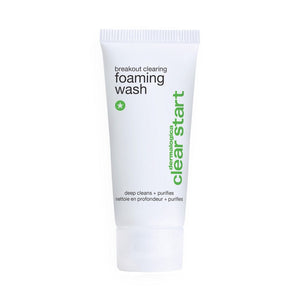 Auf weißem Hintergrund ist eine weiße Tube Foaming Wash Reisegröße (15 ml) – Dein Geschenk zu sehen.