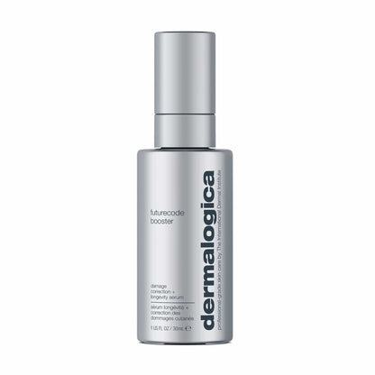 Die silberne 30-ml-Flasche von FutureCode Booster ist für die Korrektur von Schäden und die Regeneration der Haut bestimmt und hilft, die Zeichen der Hautalterung zu bekämpfen.