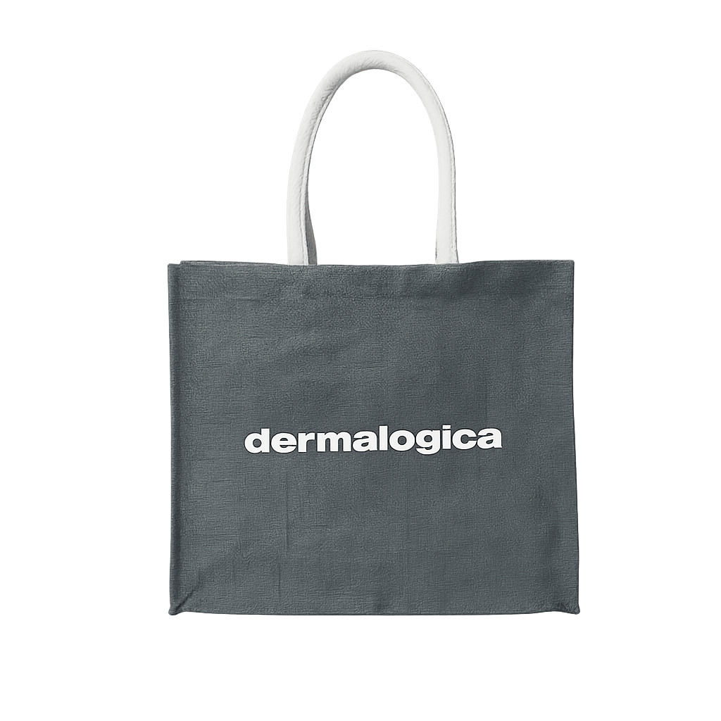 Die Dermalogica Shopper ist eine graue Tragetasche mit weißen Henkeln und der Aufschrift „dermalogica“ in weißen Kleinbuchstaben auf der Vorderseite. Dieses Produkt ist kein Verkaufsartikel.