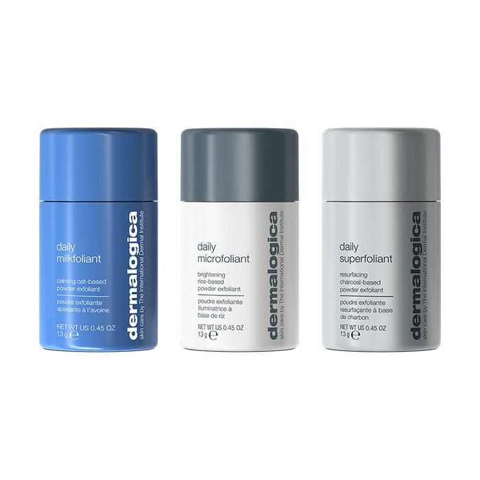 Drei Dermalogica Exfoliant-Produkte nebeneinander: Daily Milkfoliant, Daily Microfoliant und Daily Superfoliant. Jedes in einem unterschiedlichen farbigen Behälter – blau, grau und silber.