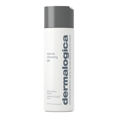 Eine weiße Flasche mit Special Cleansing Gel