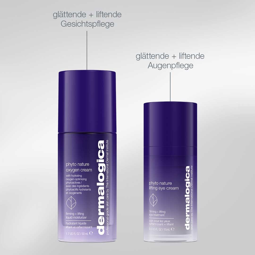 Das A Moment in Nature Set enthält zwei violette Dermalogica-Flaschen - die Phyto Nature Oxygen Cream und die Lifting Eye Cream - nebeneinander, die ihre Lifting-Power mit deutschen Produktbeschreibungen präsentieren.