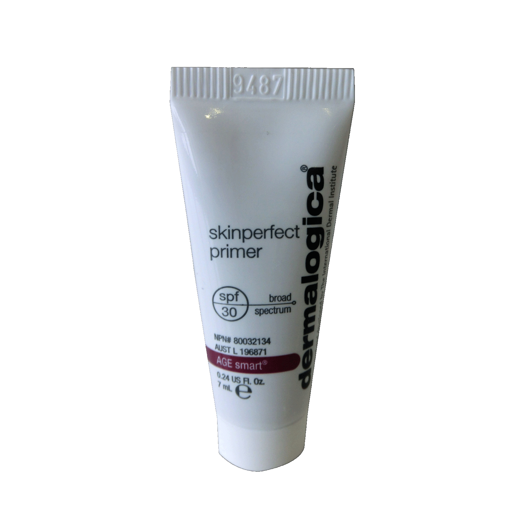 Eine Tube SkinPerfect Primer SPF30 Luxus-Probe mit UV-Schutz, isoliert auf schwarzem Hintergrund.