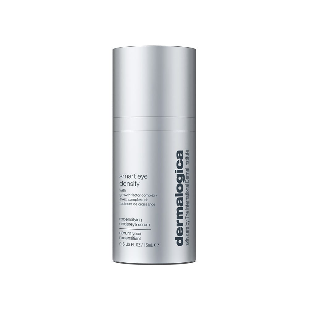 Eine silberne Flasche „Dermalogica Smart Eye Density Serum“, 0,5 fl oz (15 ml), mit einer biointelligenten Augenserum-Formel mit Growth Factor Complex, die darauf ausgelegt ist, die Hautdichte der Augenpartie zu verbessern. Die Produktdetails sind auf der Vorderseite aufgedruckt.