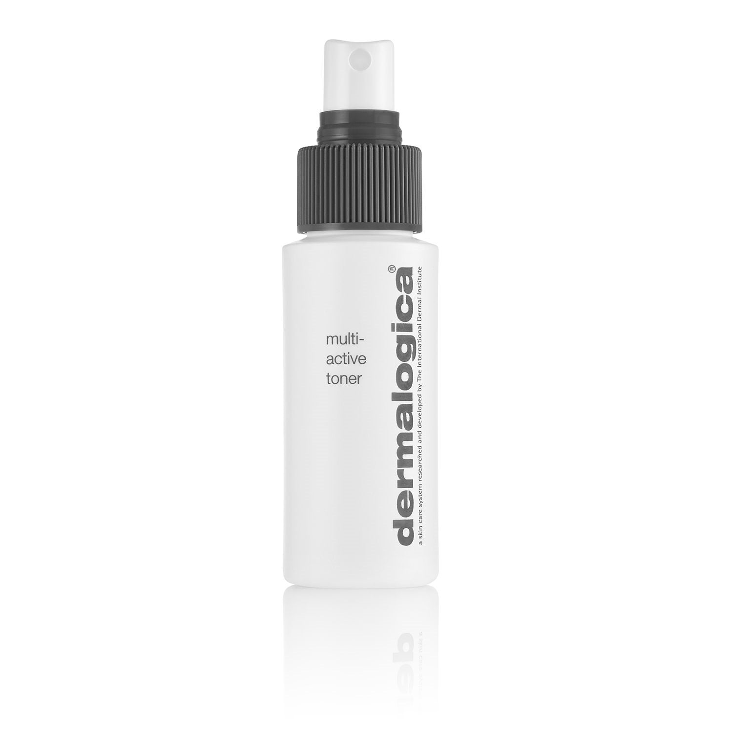 Weiße Flasche mit Sprühkopf von Multi-Active Toner.