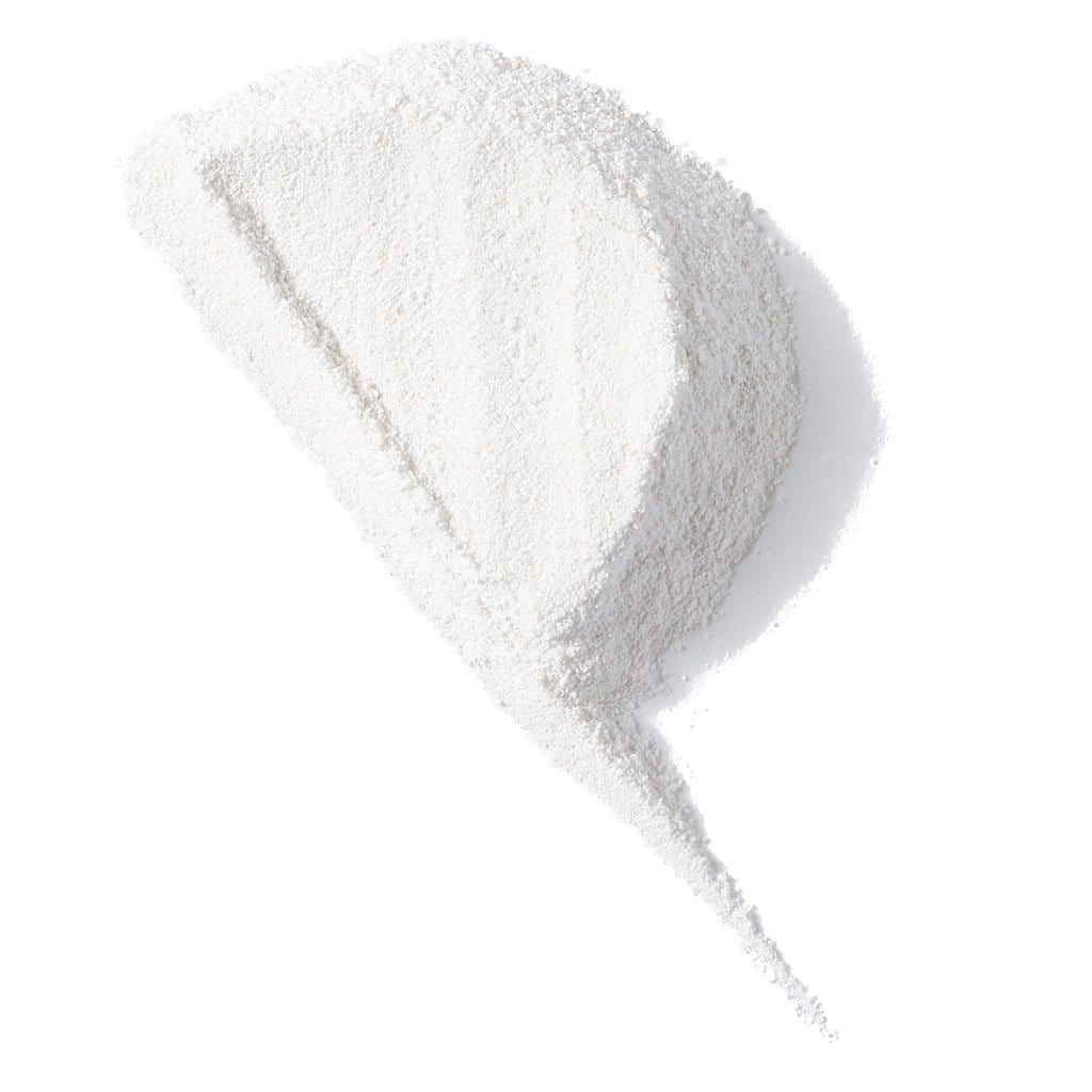 Ein weißes Pulver auf weißem Hintergrund, perfekt für die tägliche Mikrofoliantpflege oder zum Entfernen von Hautschüppchen, um einen makellosen Teint zu erzielen.