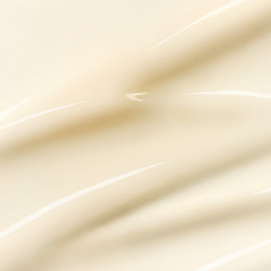 Unscharfes, abstraktes Bild in Creme- und Weißtönen