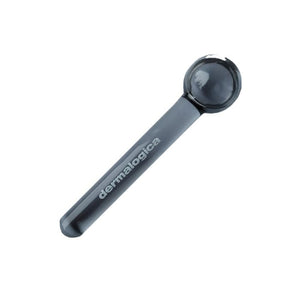 Ein schwarzes Gesichtsmassagegerät mit dem Markennamen „Dermalogica Cooling Globe – Unser Geschenk“ auf dem Griff aufgedruckt, gekennzeichnet als „kein Verkaufsprodukt“.
