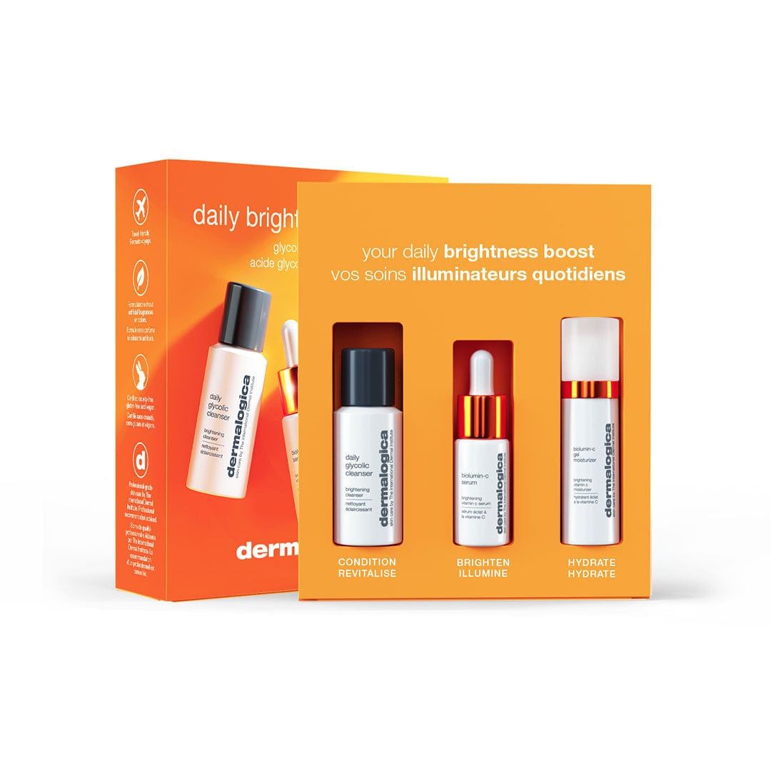 "Hautpflegeset 'daily bright' von dermalogica, bestehend aus einer Box und drei Produktflaschen mit Aufschriften CONDITION, BRIGHTEN und HYDRATE vor einem weißen Hintergrund."