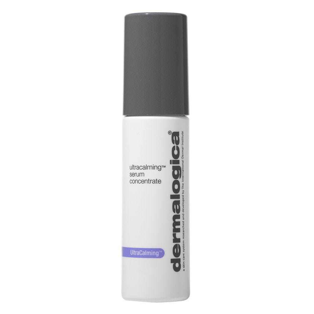Flasche des Ultracalming Serum Concentrate auf weißem Hintergrund.