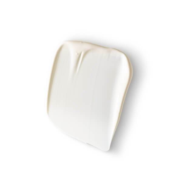 Ein Stück Dynamic Skin Recovery SPF50 | Tagespflege mit SPF auf einer weißen Oberfläche mit SPF-Schutz.